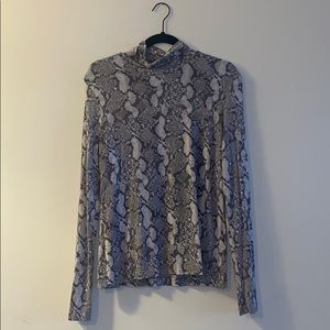 SNAKESKIN TURTLENECK